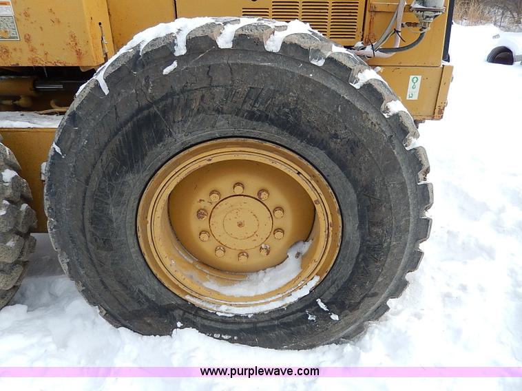 image for item H1314 1999 Caterpillar 140H articulated motor grader