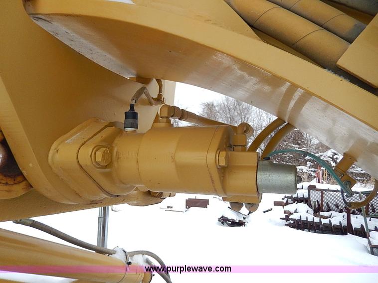 image for item H1314 1999 Caterpillar 140H articulated motor grader