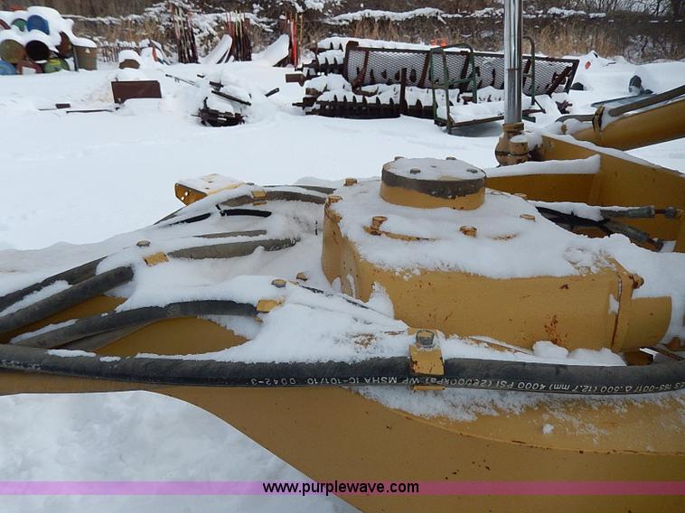 image for item H1314 1999 Caterpillar 140H articulated motor grader