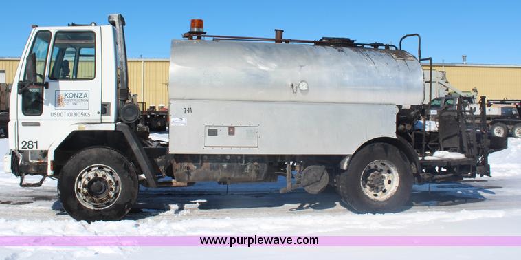 image for item H1328 1988 Ford Cargo 8000 oil distribution truck