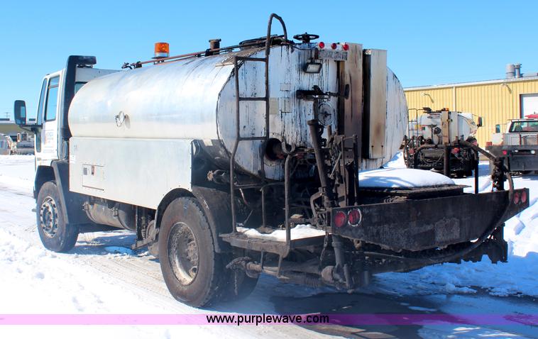 image for item H1328 1988 Ford Cargo 8000 oil distribution truck