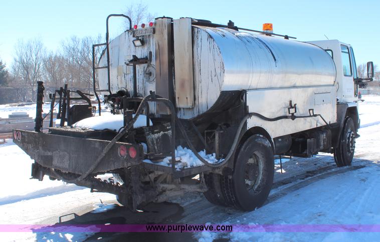 image for item H1328 1988 Ford Cargo 8000 oil distribution truck