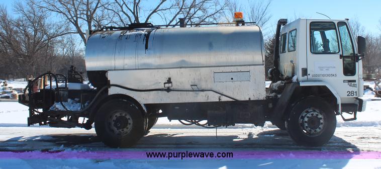image for item H1328 1988 Ford Cargo 8000 oil distribution truck