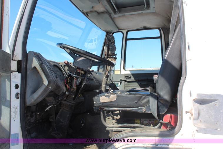 image for item H1328 1988 Ford Cargo 8000 oil distribution truck