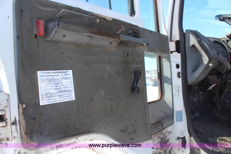 image for item H1328 1988 Ford Cargo 8000 oil distribution truck