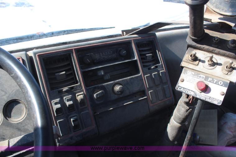 image for item H1328 1988 Ford Cargo 8000 oil distribution truck