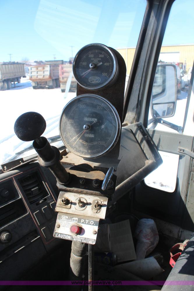 image for item H1328 1988 Ford Cargo 8000 oil distribution truck