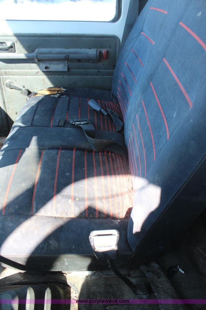 image for item H1328 1988 Ford Cargo 8000 oil distribution truck