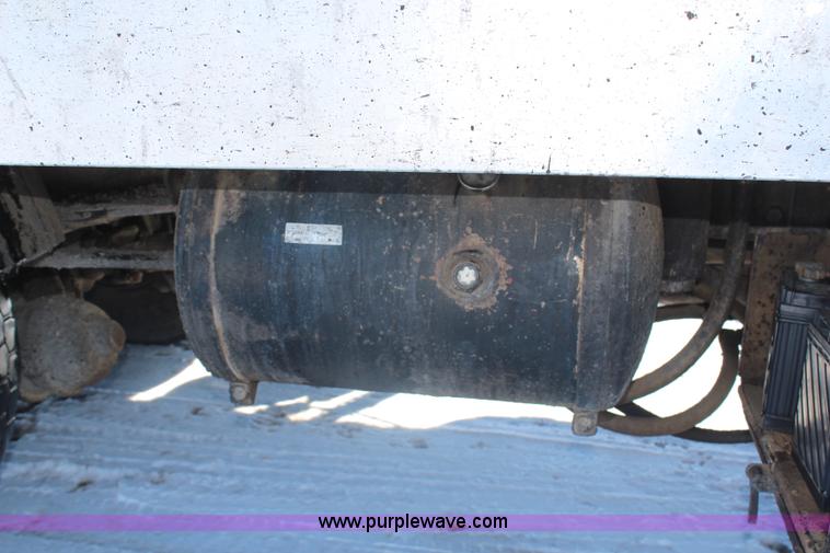 image for item H1328 1988 Ford Cargo 8000 oil distribution truck