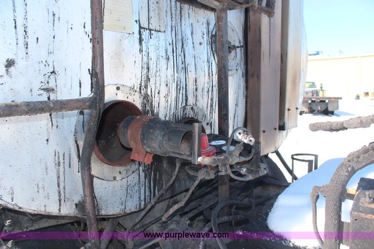 image for item H1328 1988 Ford Cargo 8000 oil distribution truck