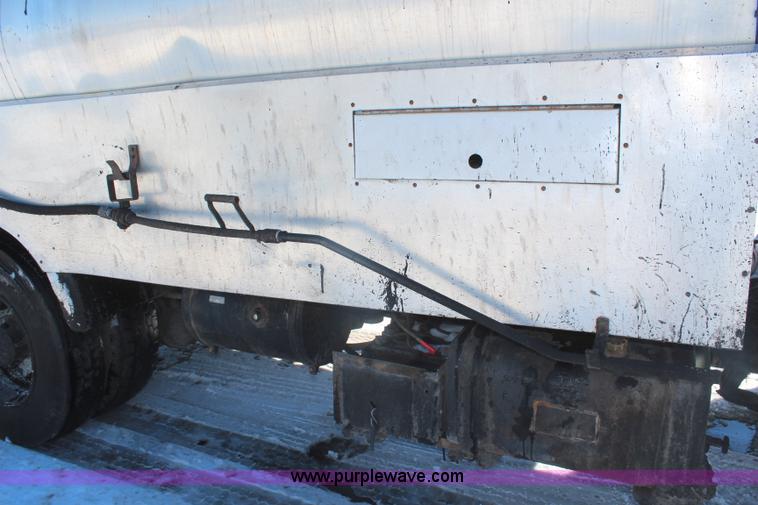 image for item H1328 1988 Ford Cargo 8000 oil distribution truck