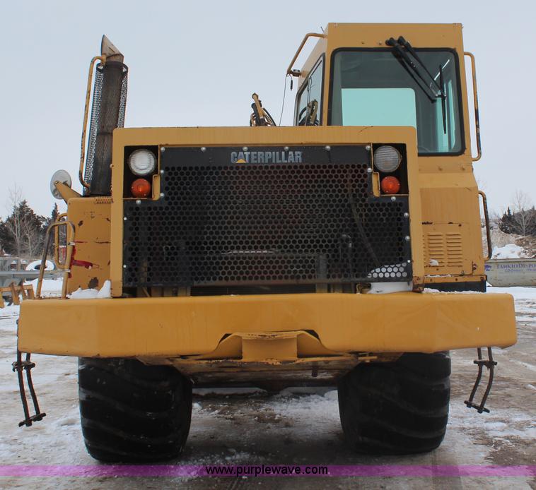 image for item H1333 1988 Caterpillar 615C scraper