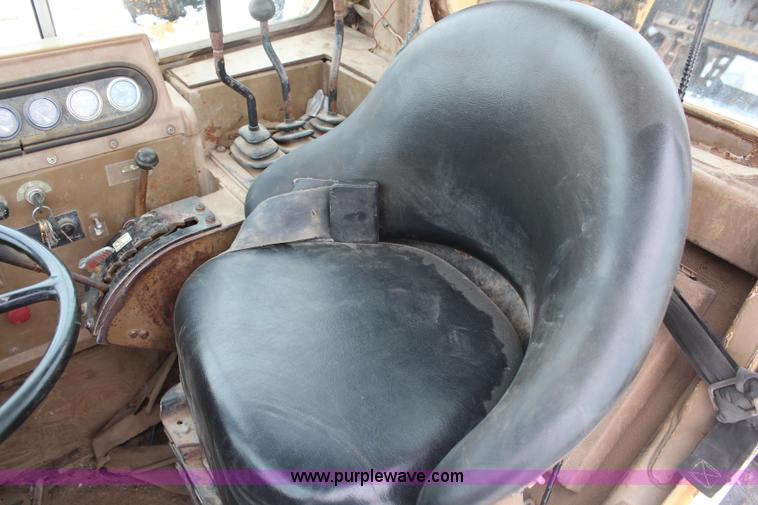 image for item H1333 1988 Caterpillar 615C scraper