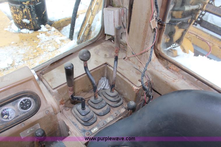 image for item H1333 1988 Caterpillar 615C scraper