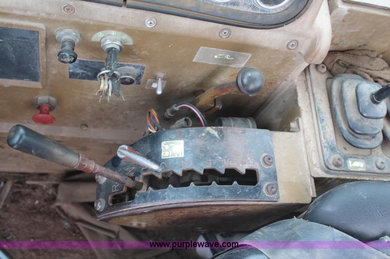 image for item H1333 1988 Caterpillar 615C scraper