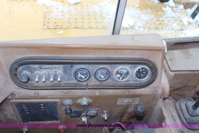 image for item H1333 1988 Caterpillar 615C scraper