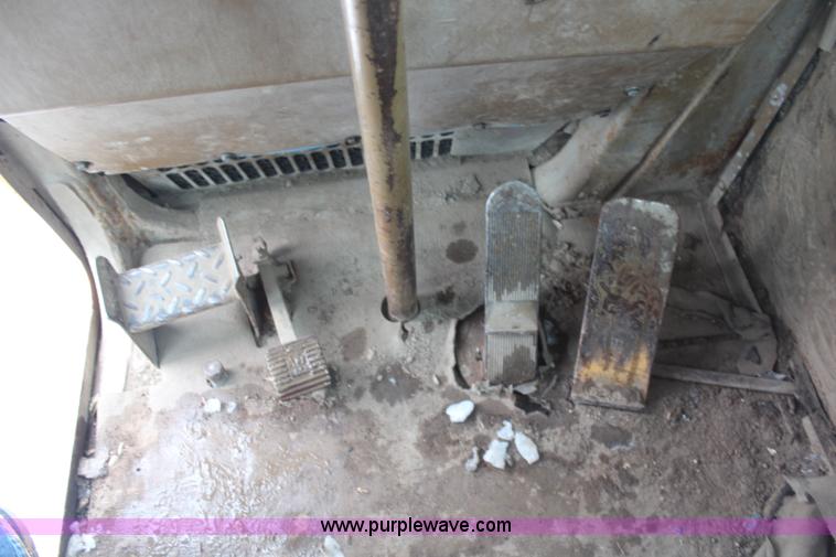 image for item H1333 1988 Caterpillar 615C scraper