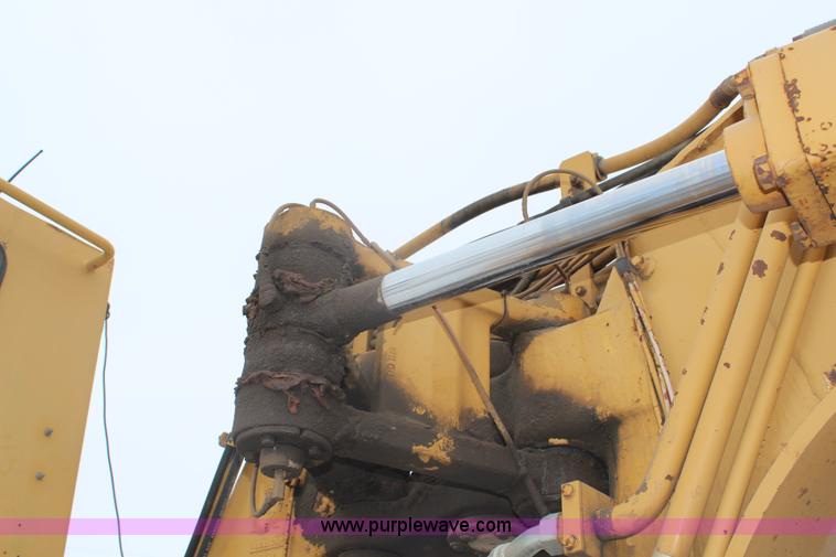 image for item H1333 1988 Caterpillar 615C scraper