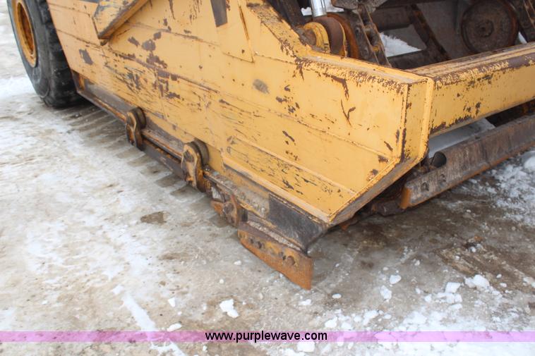 image for item H1333 1988 Caterpillar 615C scraper
