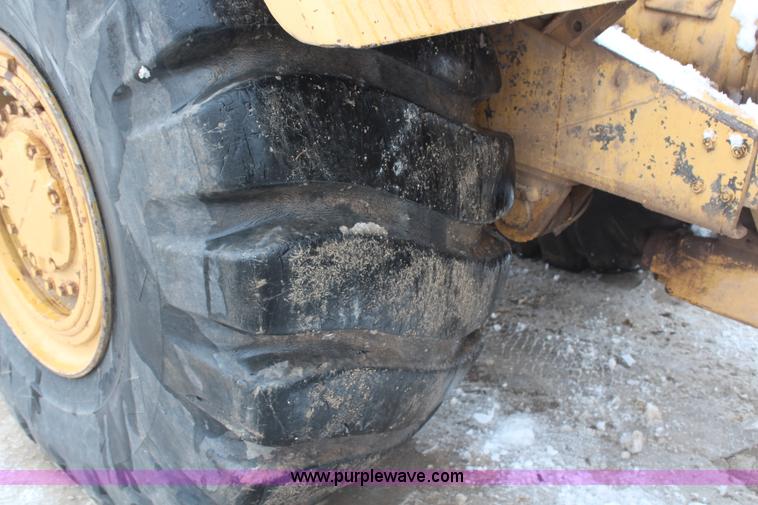 image for item H1333 1988 Caterpillar 615C scraper