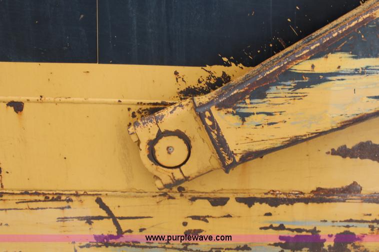 image for item H1333 1988 Caterpillar 615C scraper