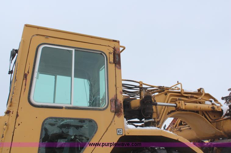 image for item H1333 1988 Caterpillar 615C scraper