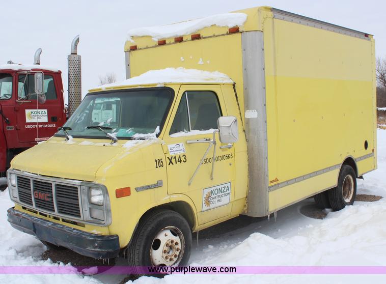 image for item H1353 1988 GMC Vandura G3500 box truck