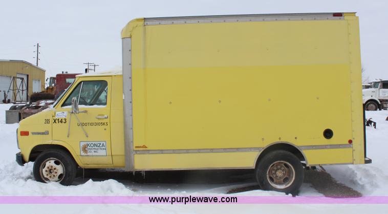 image for item H1353 1988 GMC Vandura G3500 box truck
