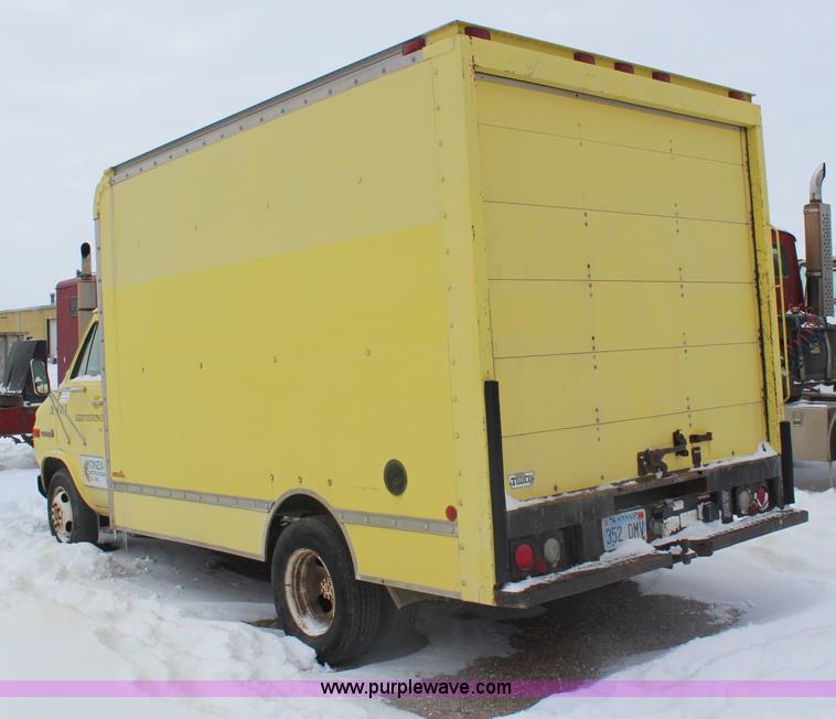image for item H1353 1988 GMC Vandura G3500 box truck
