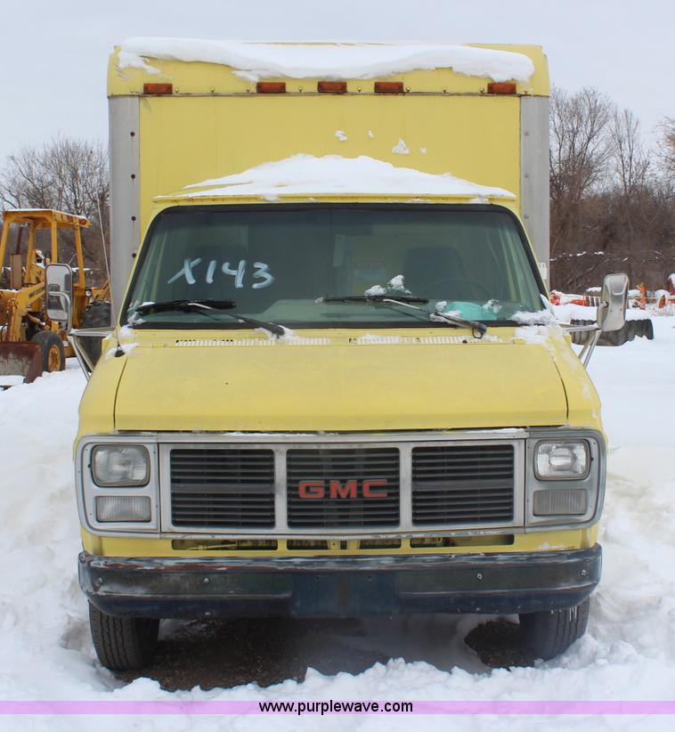 image for item H1353 1988 GMC Vandura G3500 box truck