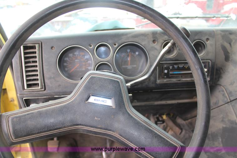 image for item H1353 1988 GMC Vandura G3500 box truck