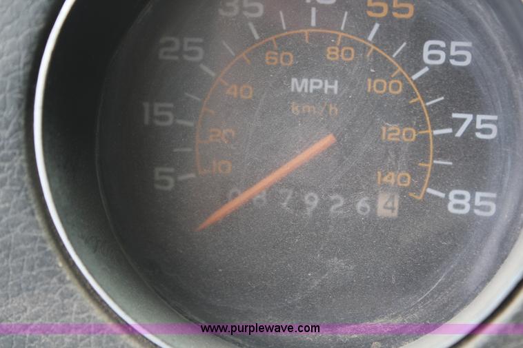 image for item H1353 1988 GMC Vandura G3500 box truck