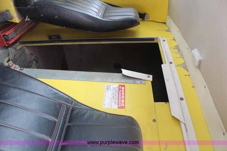 image for item H1353 1988 GMC Vandura G3500 box truck