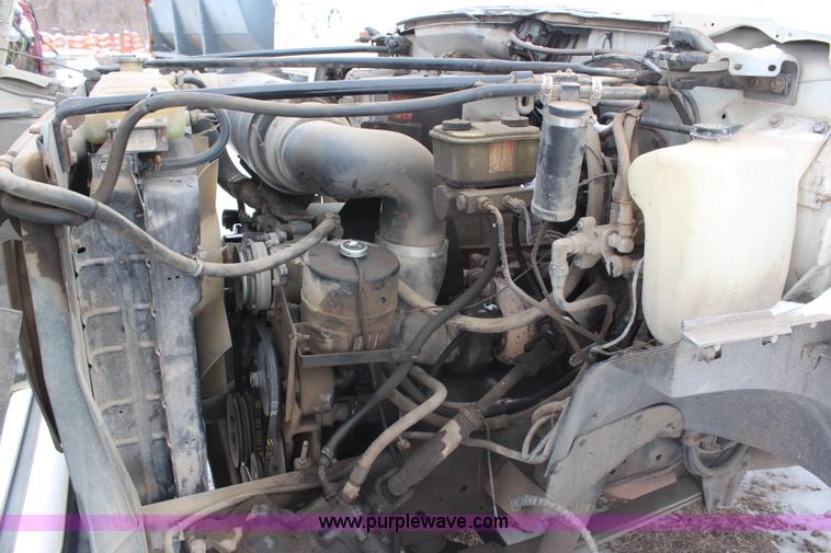 image for item H1354 1990 Ford F700 truck cab and chassis