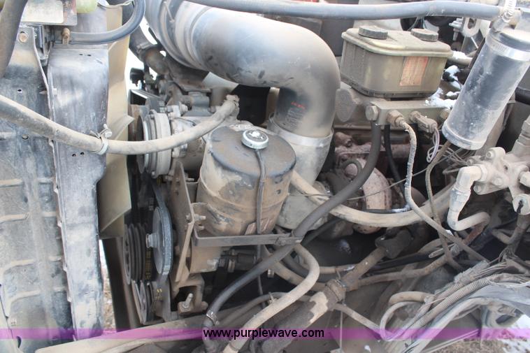 image for item H1354 1990 Ford F700 truck cab and chassis