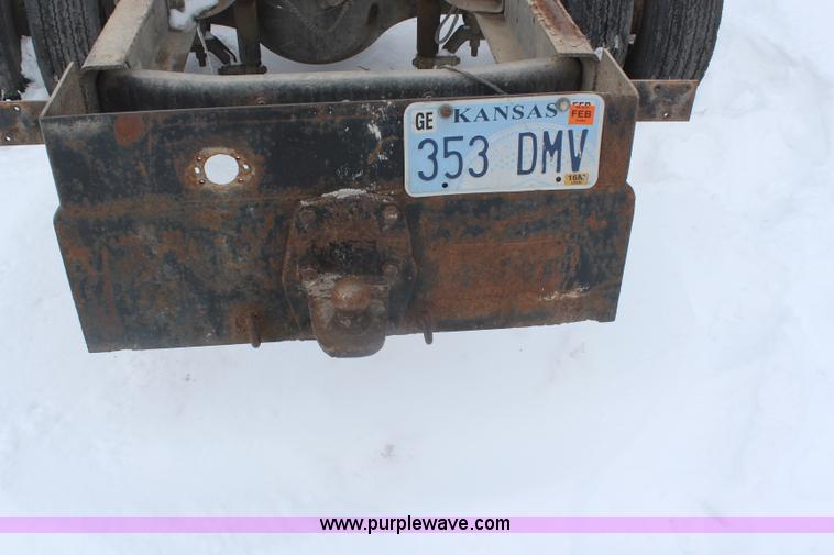 image for item H1354 1990 Ford F700 truck cab and chassis