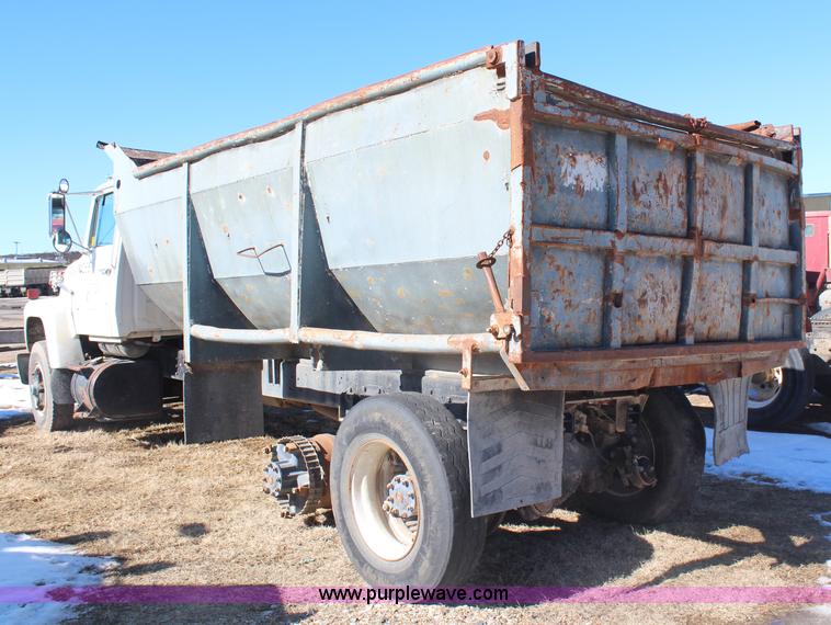image for item H1355 1988 Ford LT8000 dump truck