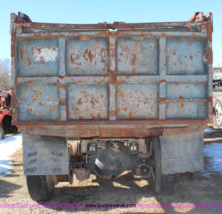 image for item H1355 1988 Ford LT8000 dump truck