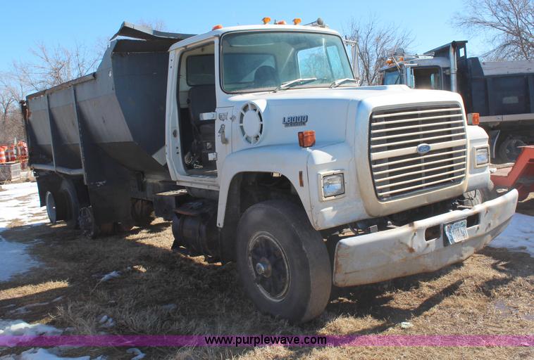 image for item H1355 1988 Ford LT8000 dump truck