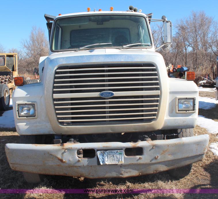 image for item H1355 1988 Ford LT8000 dump truck