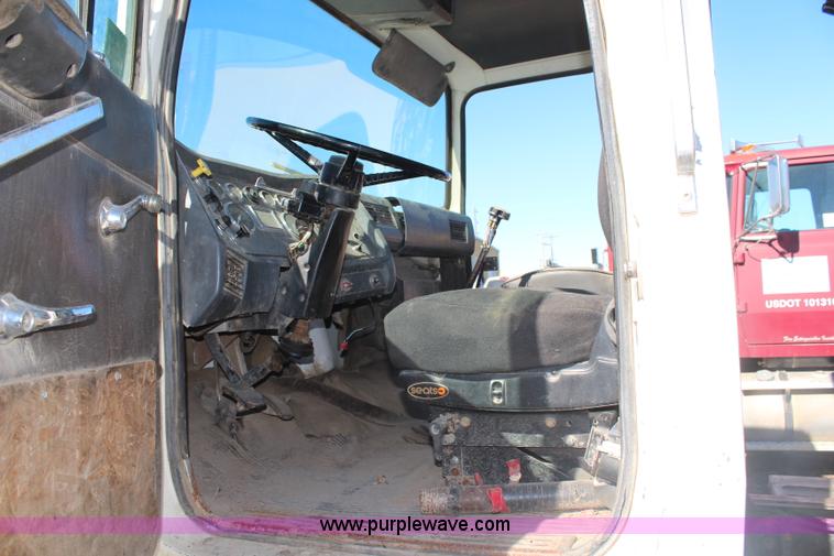 image for item H1355 1988 Ford LT8000 dump truck