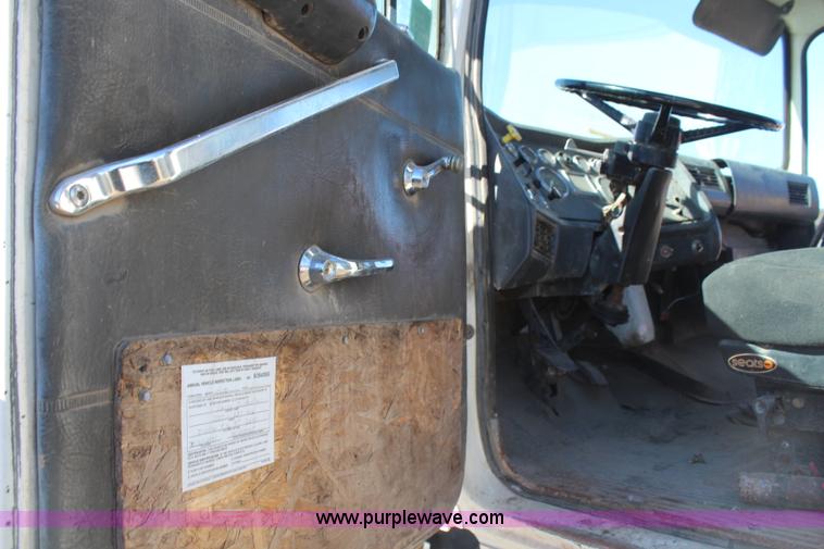 image for item H1355 1988 Ford LT8000 dump truck