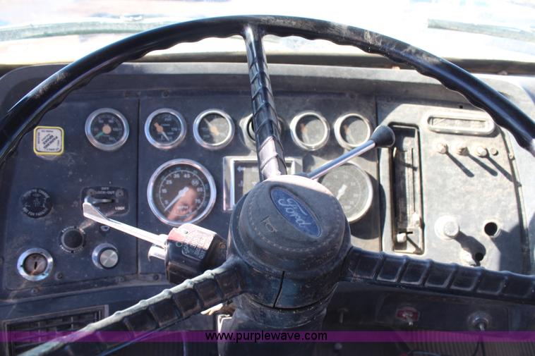 image for item H1355 1988 Ford LT8000 dump truck