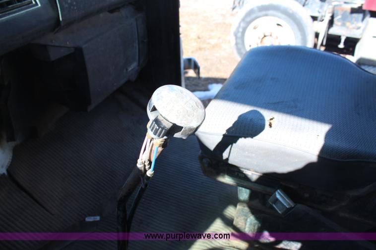 image for item H1355 1988 Ford LT8000 dump truck