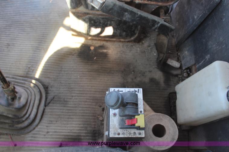 image for item H1355 1988 Ford LT8000 dump truck