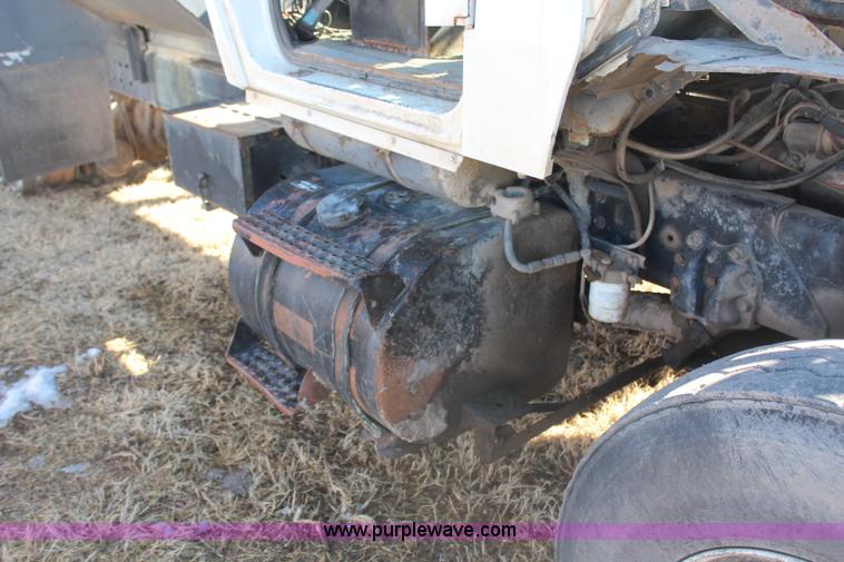 image for item H1355 1988 Ford LT8000 dump truck