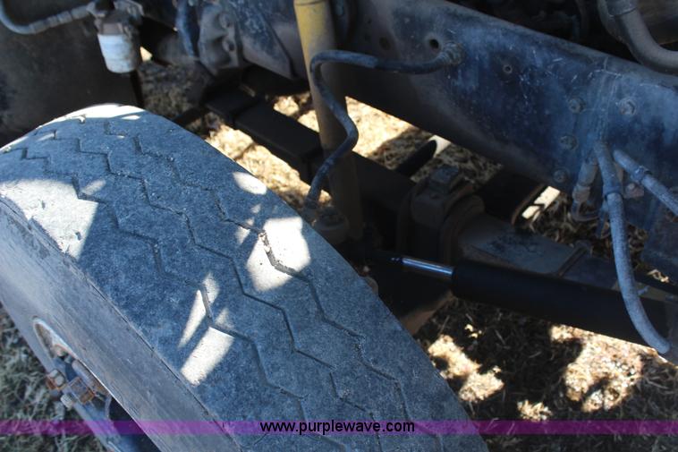 image for item H1355 1988 Ford LT8000 dump truck