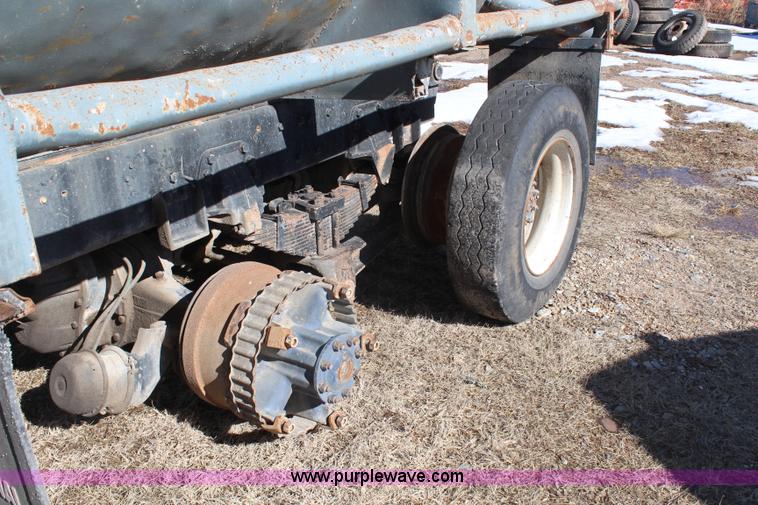 image for item H1355 1988 Ford LT8000 dump truck