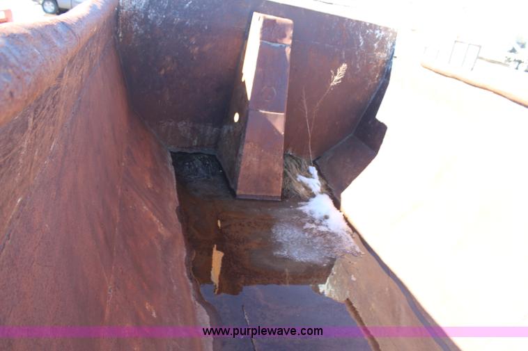 image for item H1355 1988 Ford LT8000 dump truck