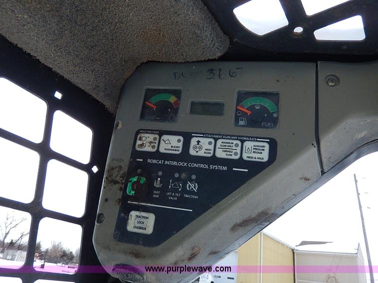 image for item H1360 2001 Bobcat 753G skid steer